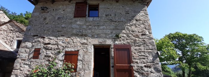 LA MAISON DES PIERRES